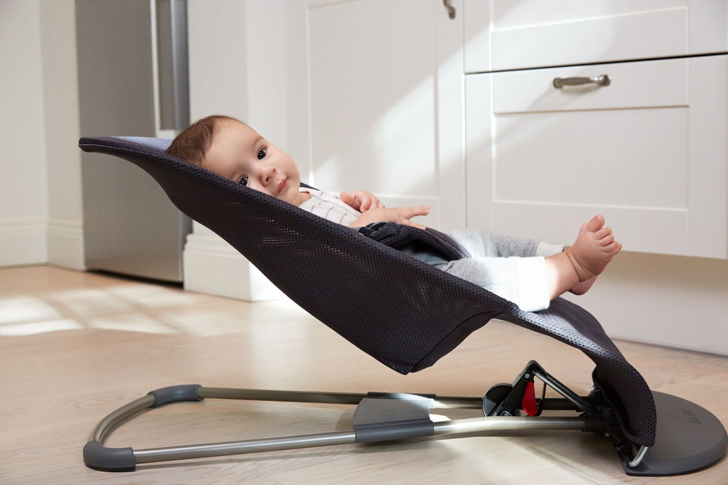 BabyBjörn Bouncer Bliss, Mesh, Anthracite, Lightweight & Portable